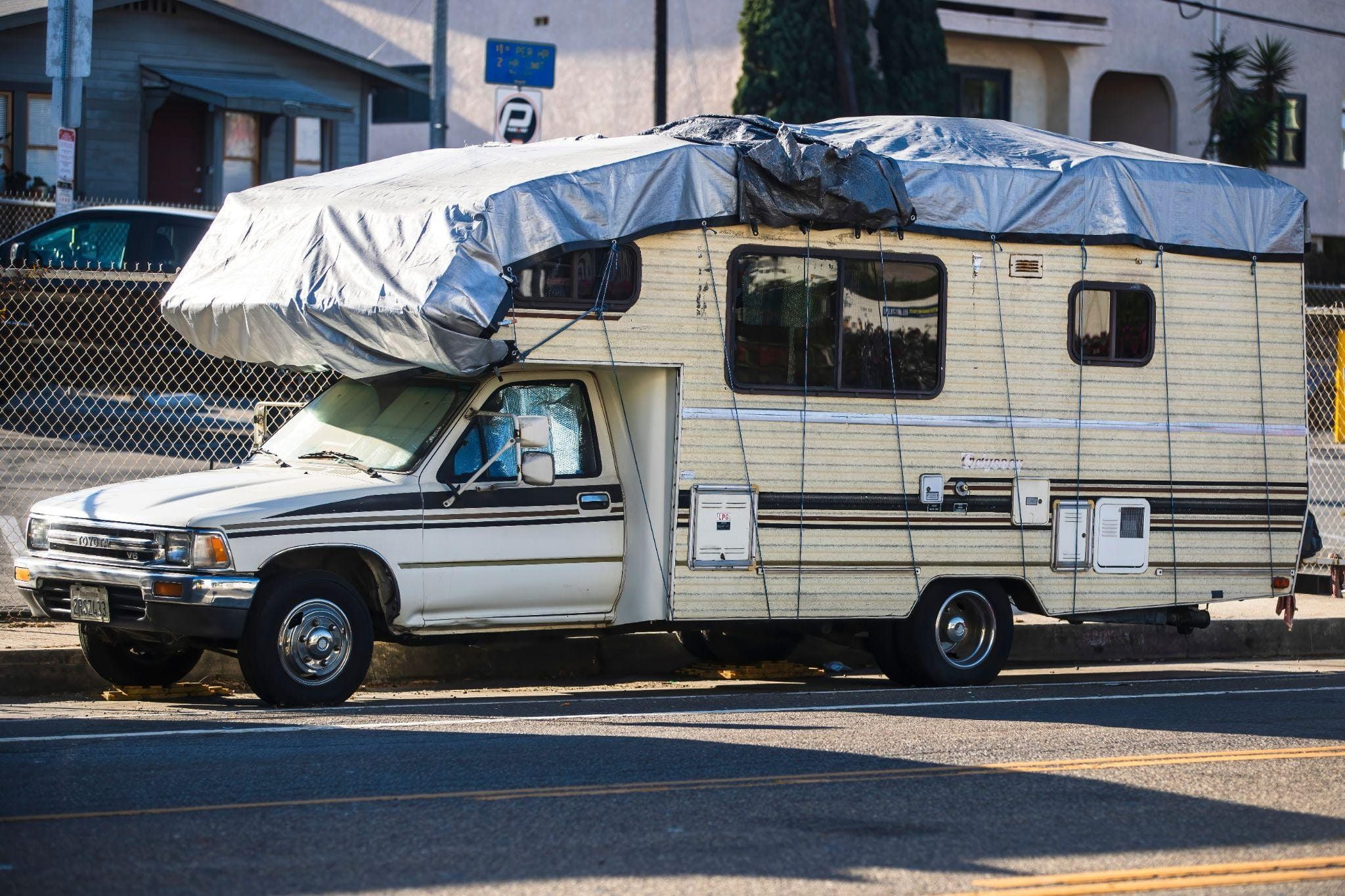 How to Secure a Tarp Over Your Caravan or Trailer